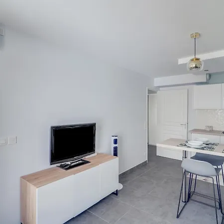 Appartement Le Galet, De Standing, Hyper Centre, Parking Privé, à 100 M De La Antibes