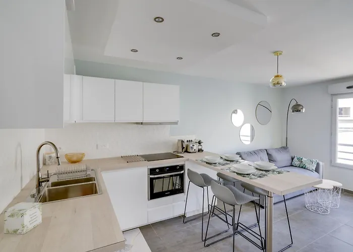 Le Galet, De Standing, Hyper Centre, Parking Prive, A 100 M De La Apartment Antibes